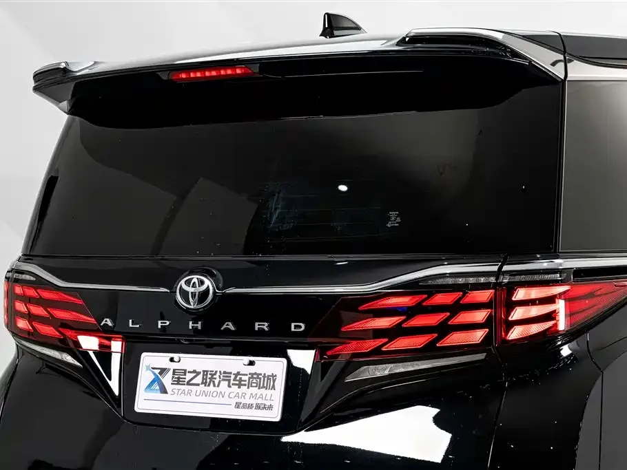 Toyota Alphard — фото 9