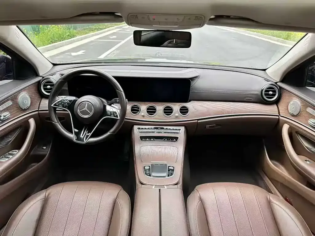 Mercedes-Benz E-Class — фото 5