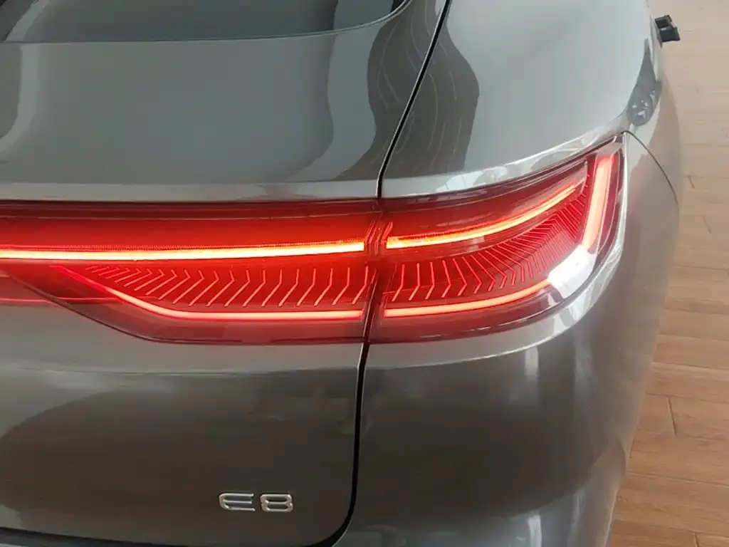 Geely Galaxy E8 — фото 4
