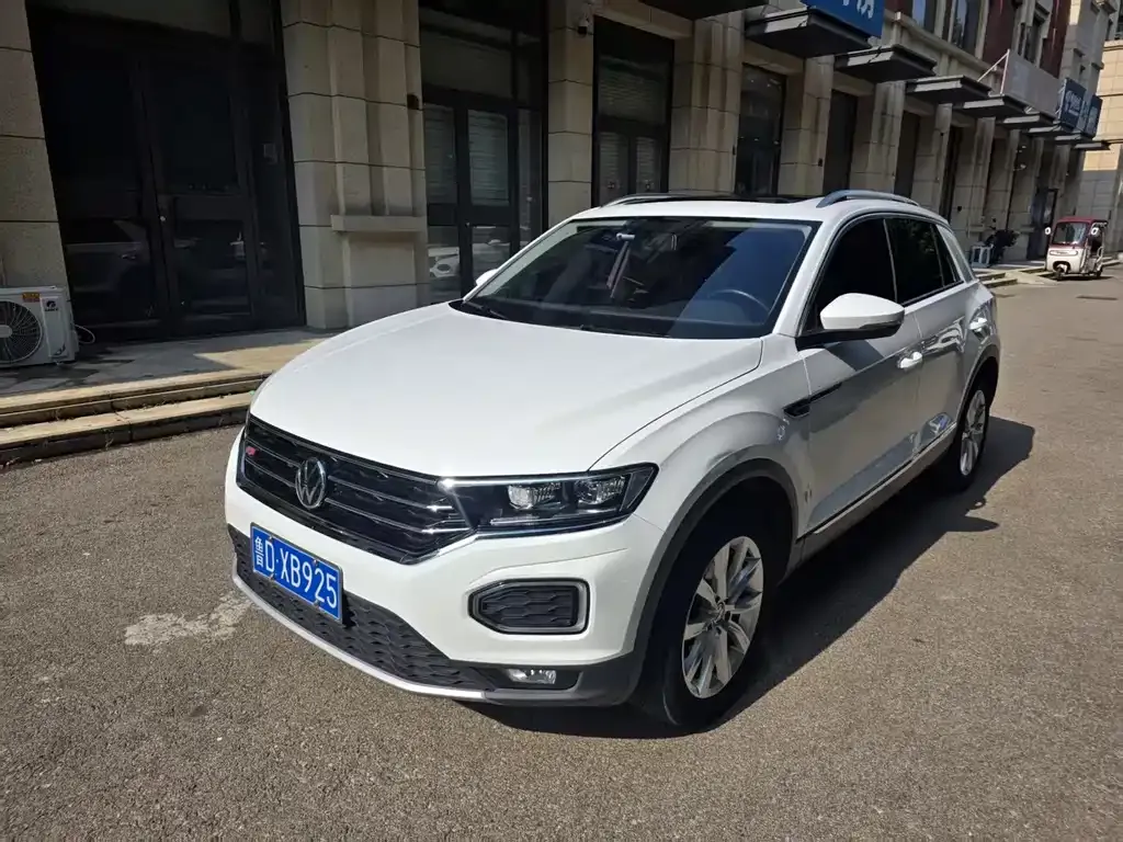 Volkswagen T-Roc — фото 1