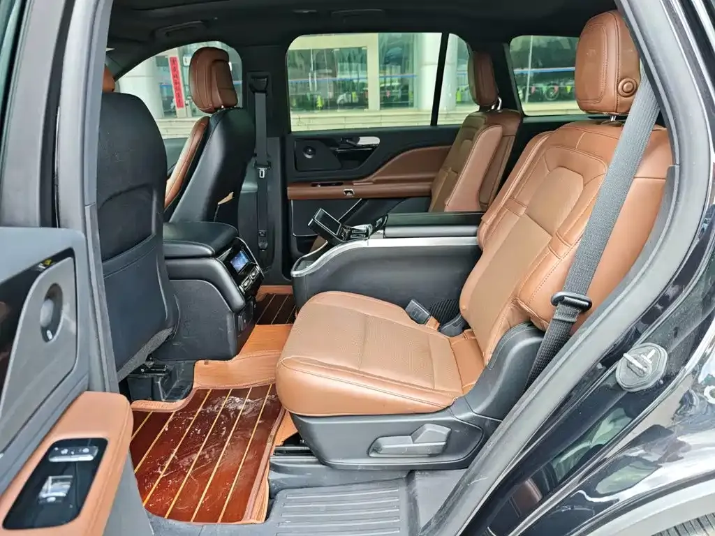 Lincoln Aviator — фото 10