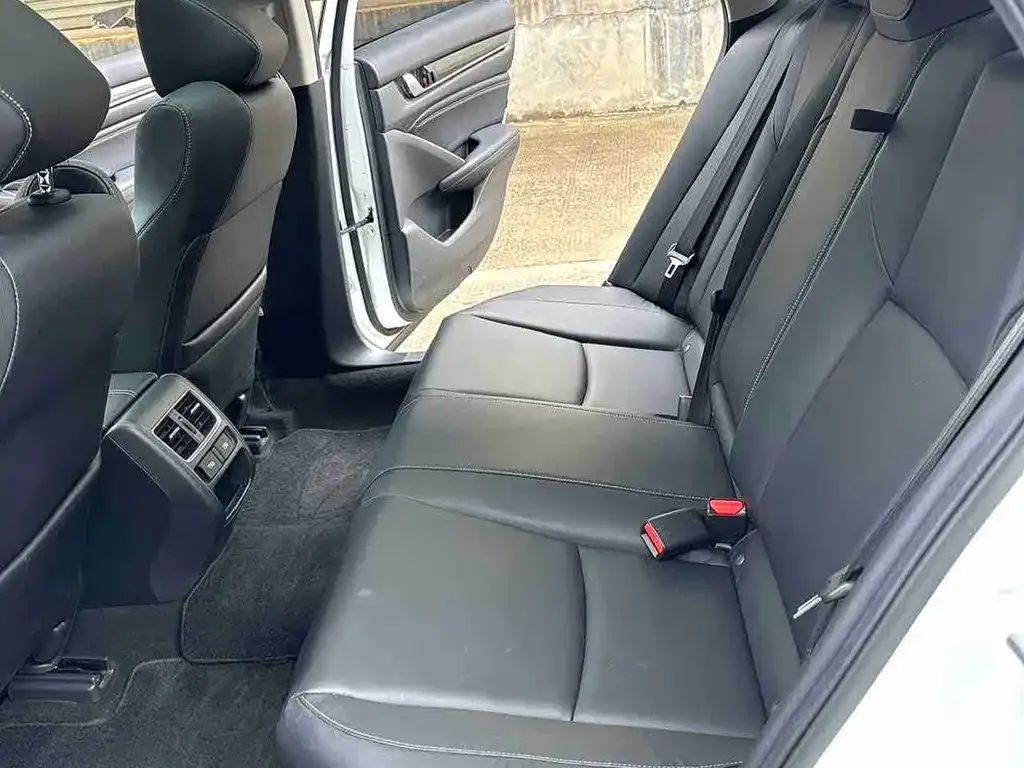 Honda Accord — фото 9