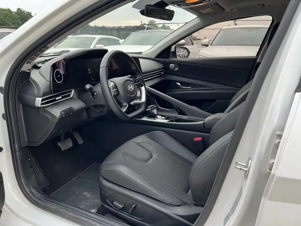 Hyundai Elantra — фото 4