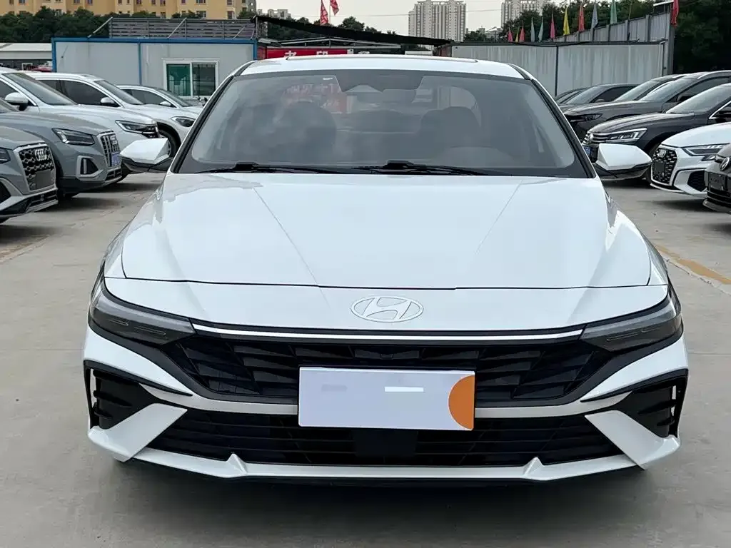 Hyundai Elantra — фото 5