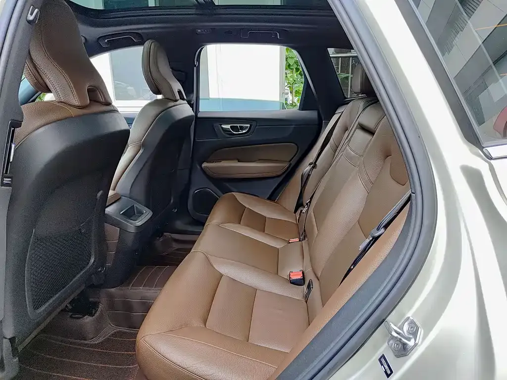 Volvo XC60 2021 из CN, фото 9