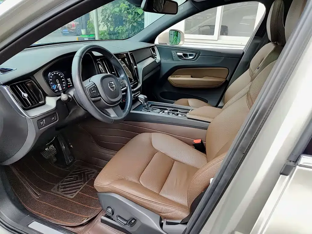 Volvo XC60 2021 из CN, фото 6