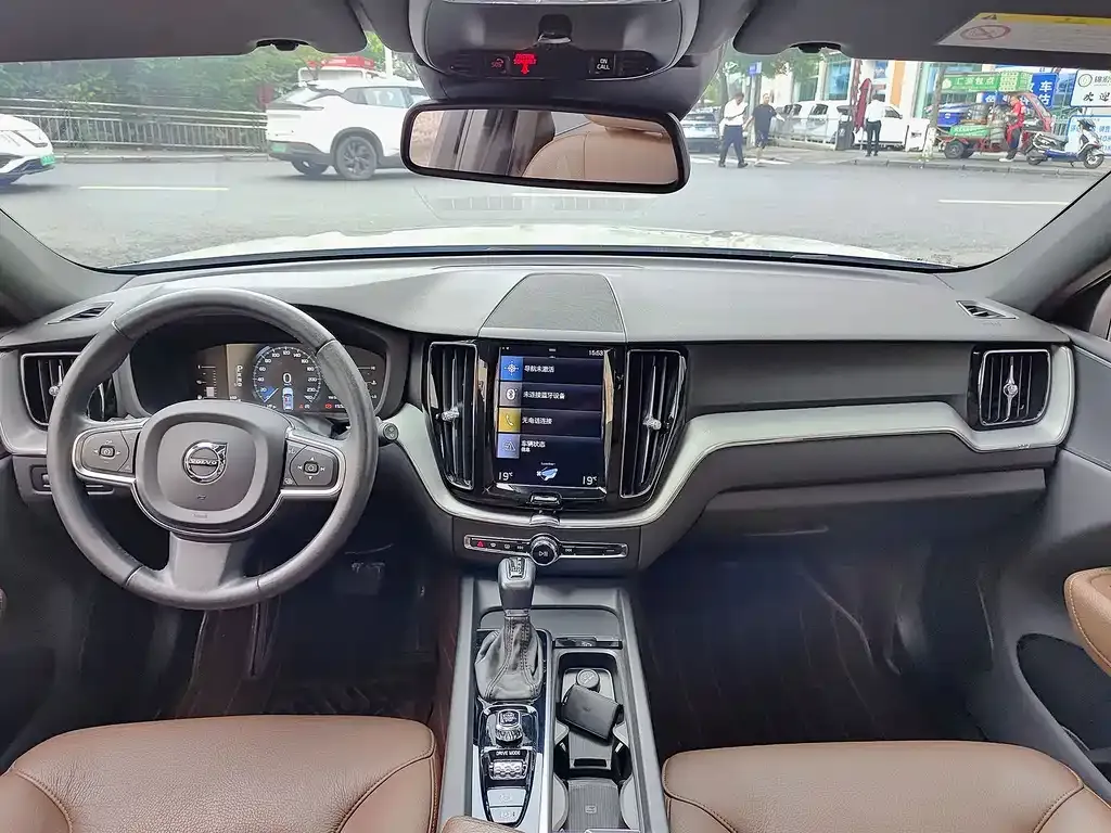 Volvo XC60 2021 из CN, фото 2