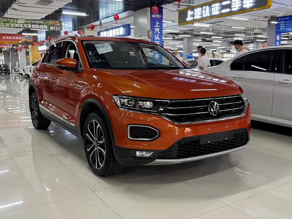 Volkswagen T-Roc — фото 9