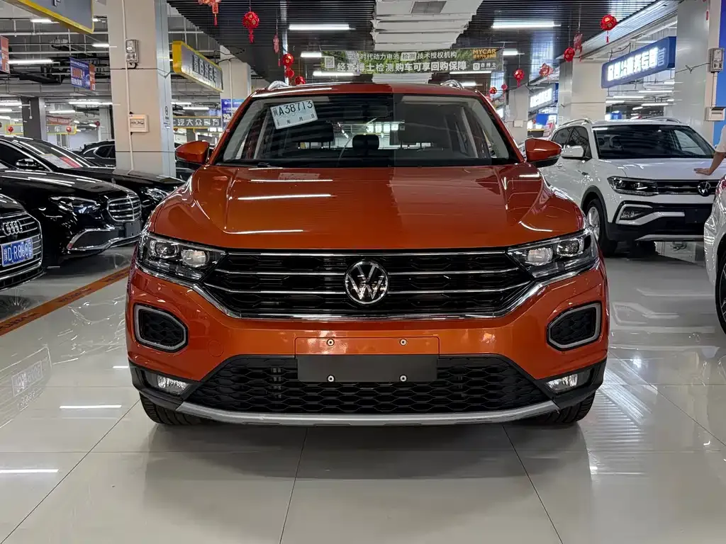 Volkswagen T-Roc — фото 6