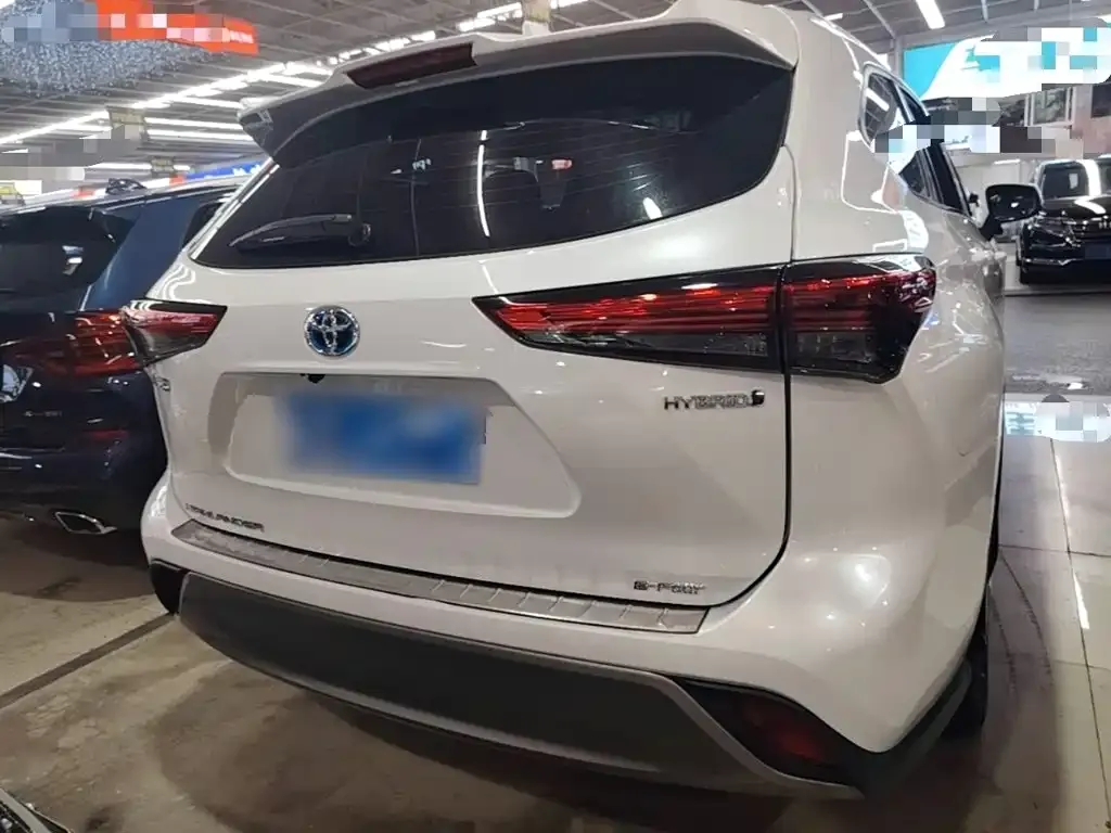 Toyota Highlander — фото 10