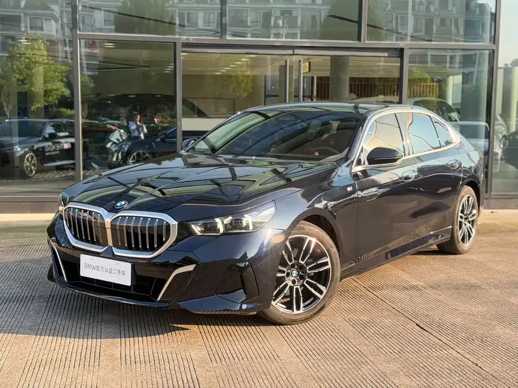 BMW 5 Series — фото 1
