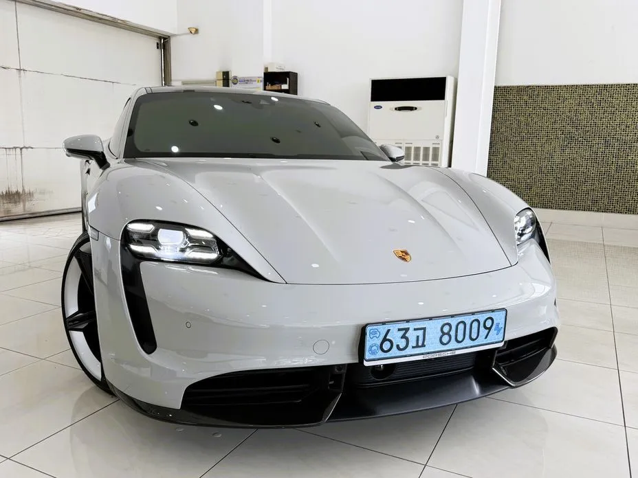 Porsche Taycan Turbo S 1