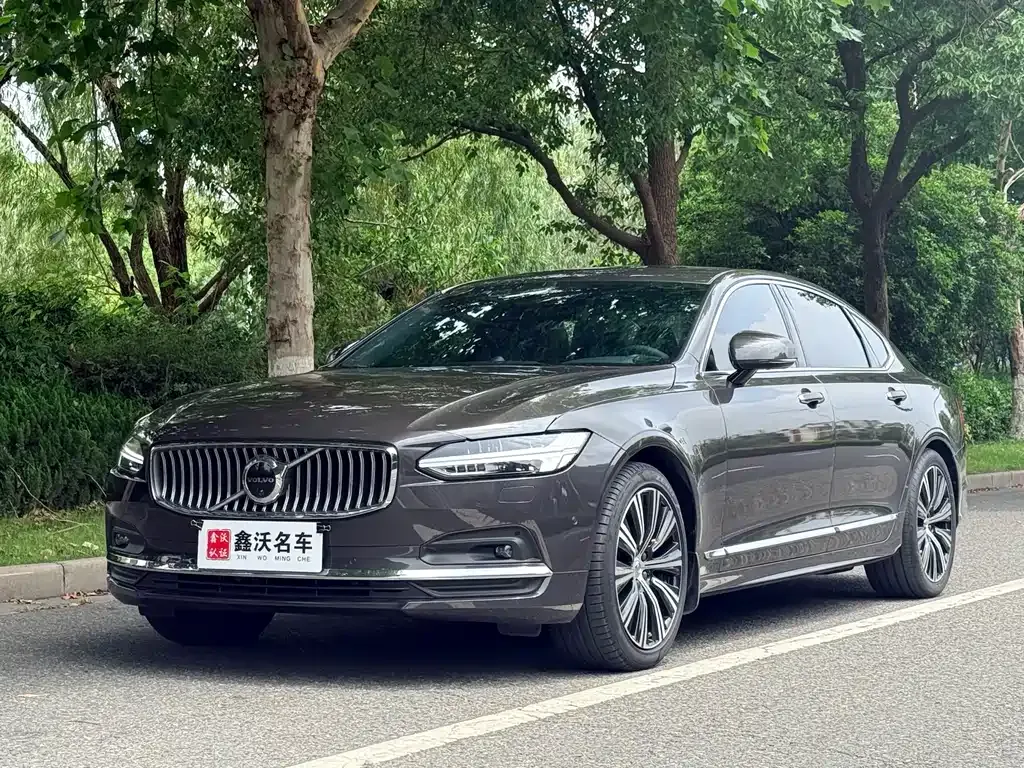 Volvo S90 — фото 1