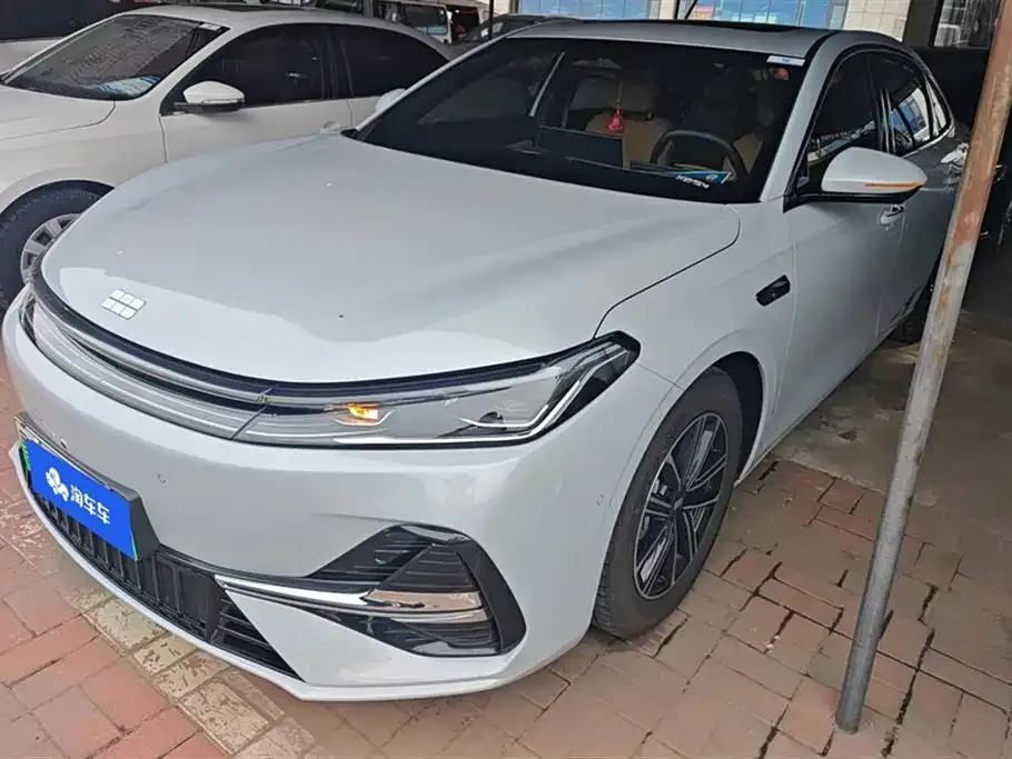 Geely 银河A7 EM