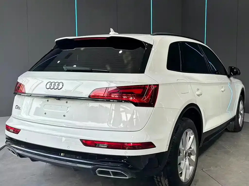 Audi Q5L — фото 10