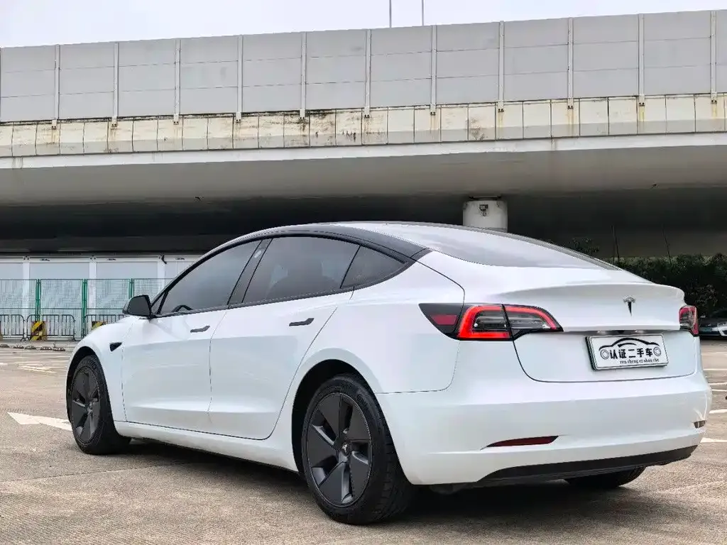 Tesla Model 3 — фото 4
