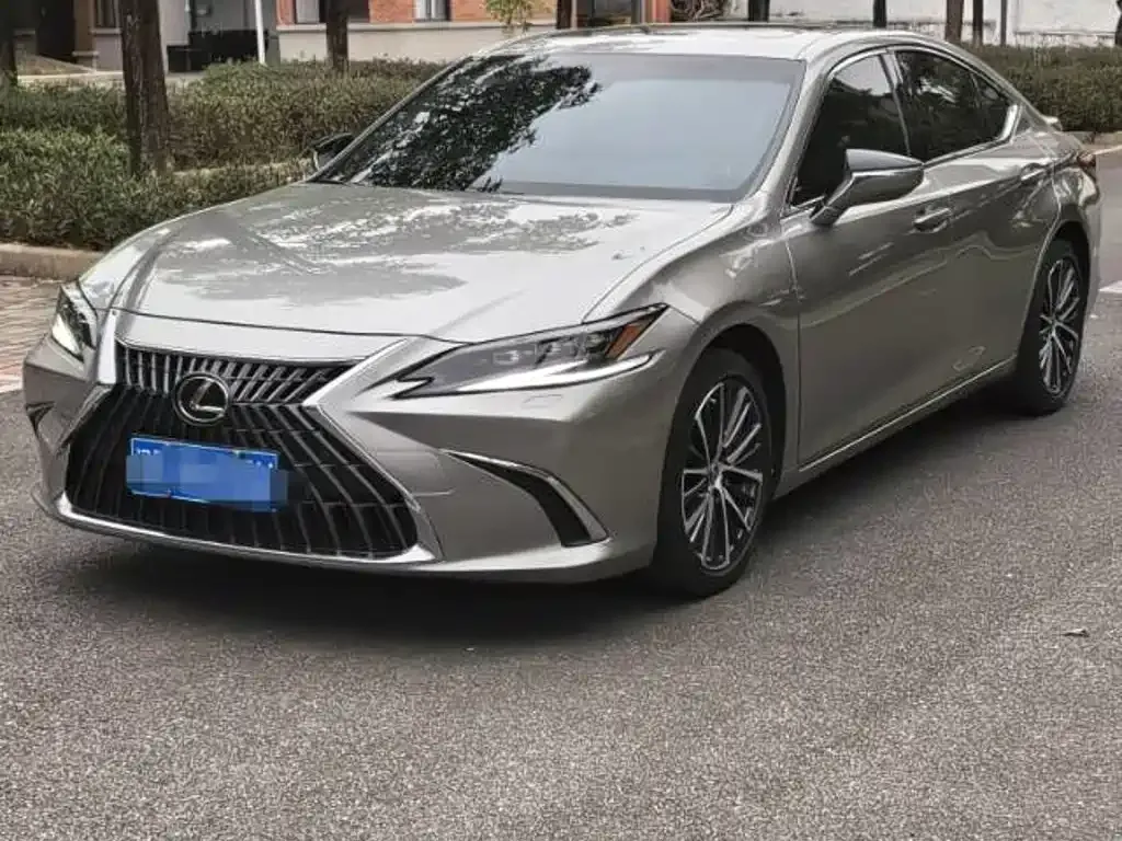 Lexus ES — фото 1