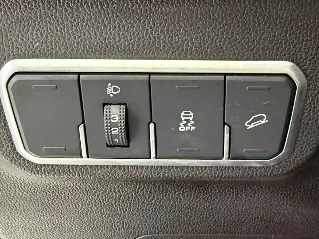 Haval M6 — фото 10