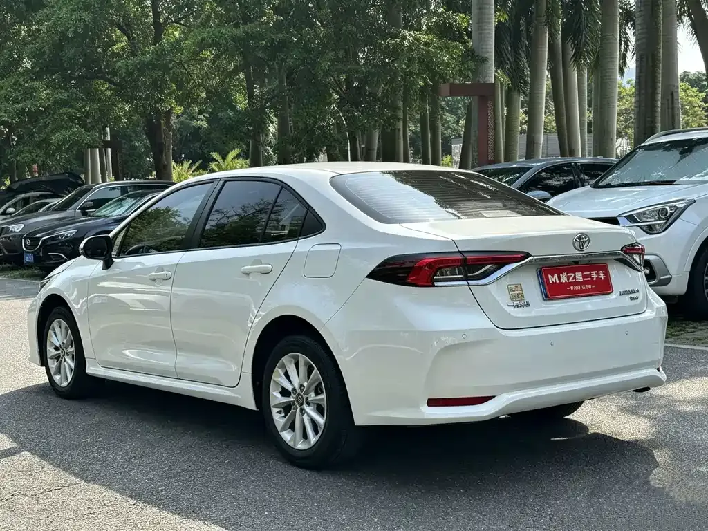 Toyota Corolla — фото 4