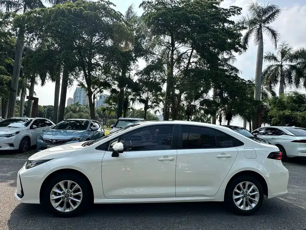 Toyota Corolla — фото 8