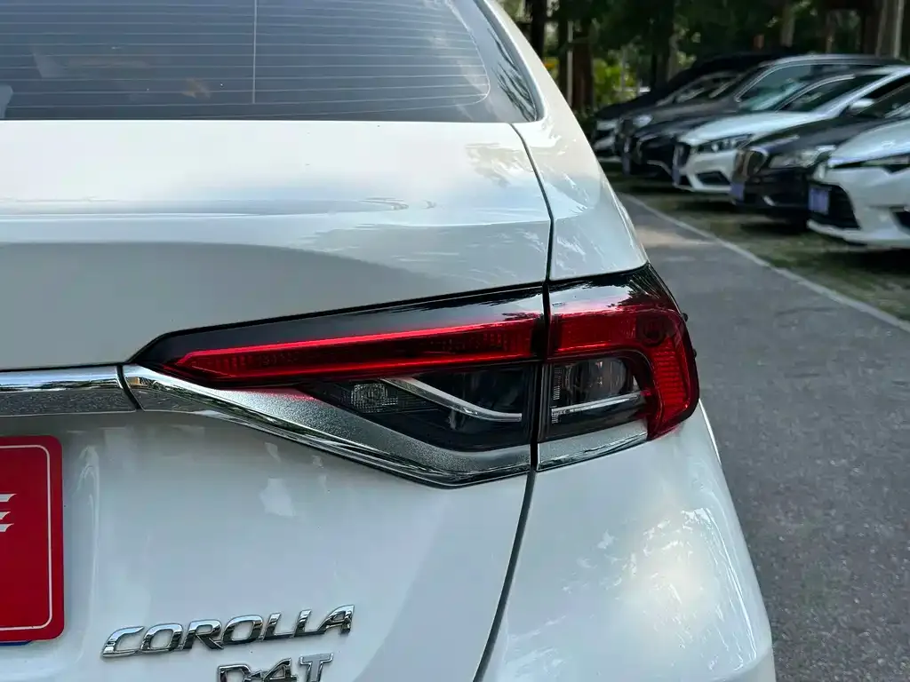 Toyota Corolla — фото 2
