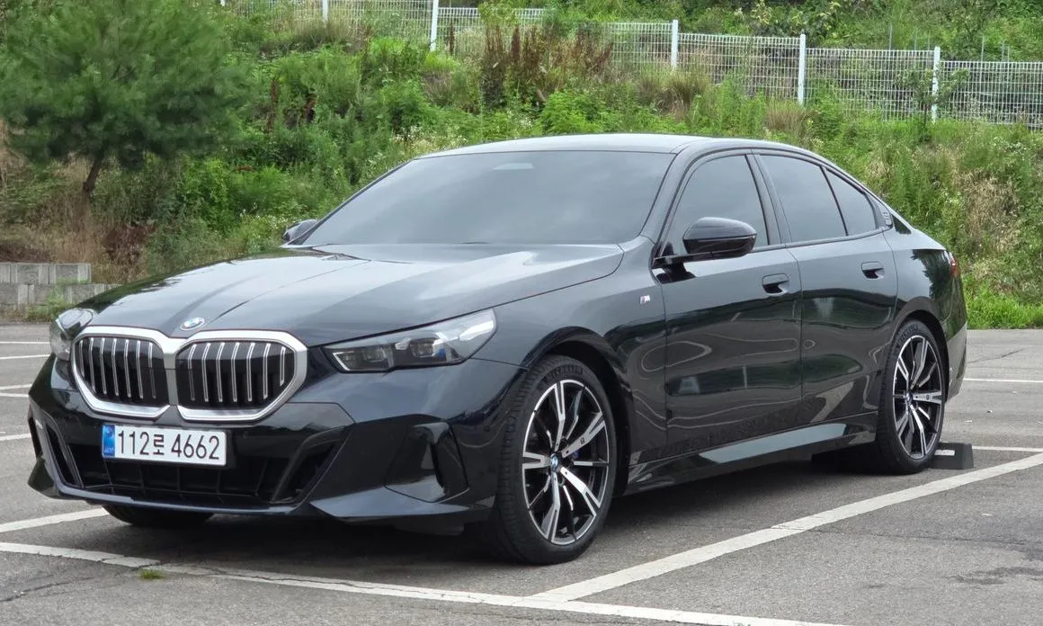 BMW 5-Series — фото 1