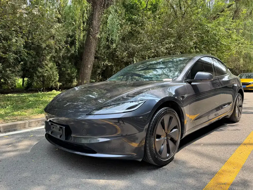 Tesla Model 3 — фото 1
