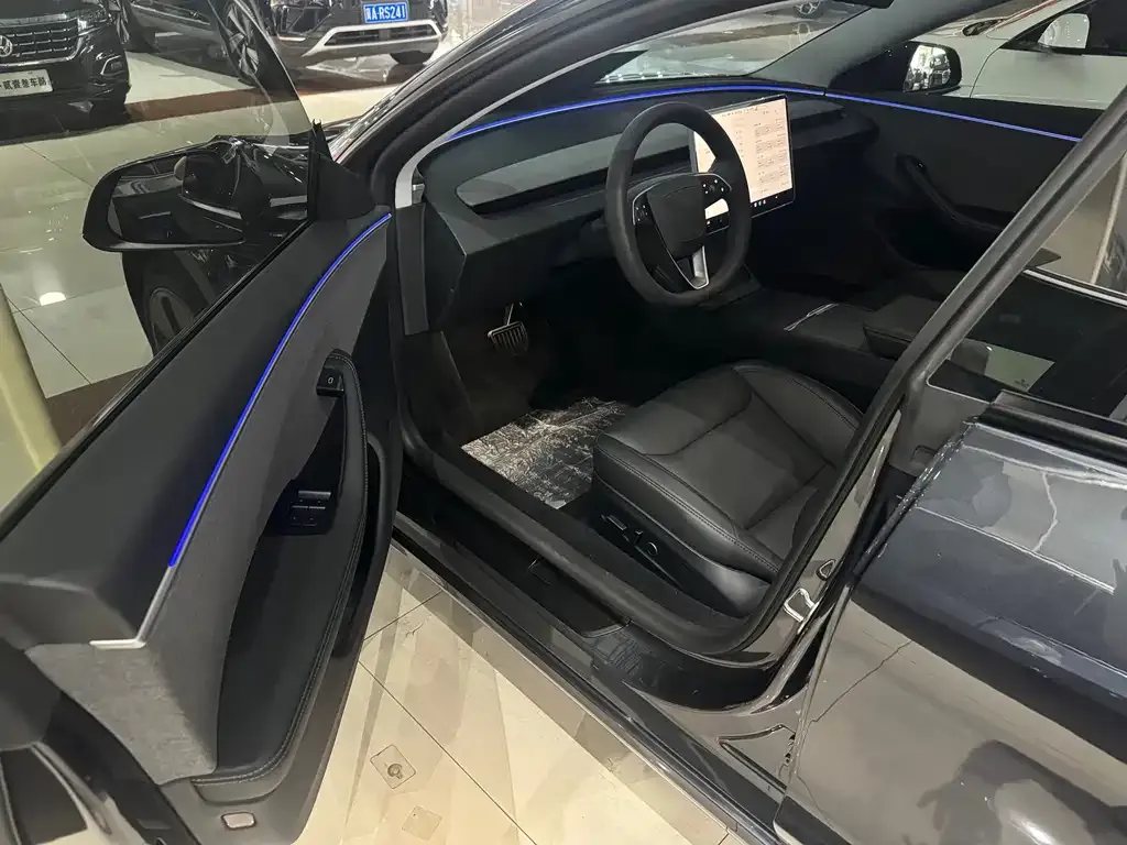 Tesla Model 3 — фото 3