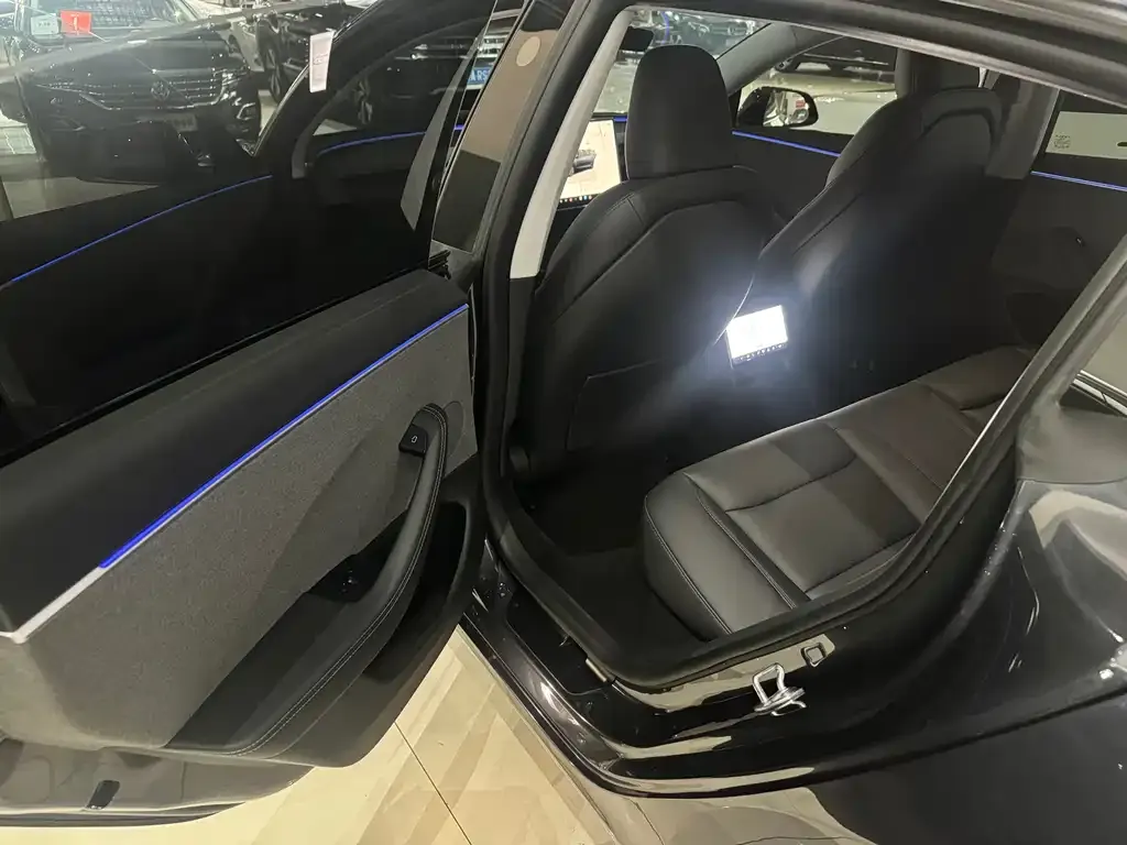 Tesla Model 3 — фото 10