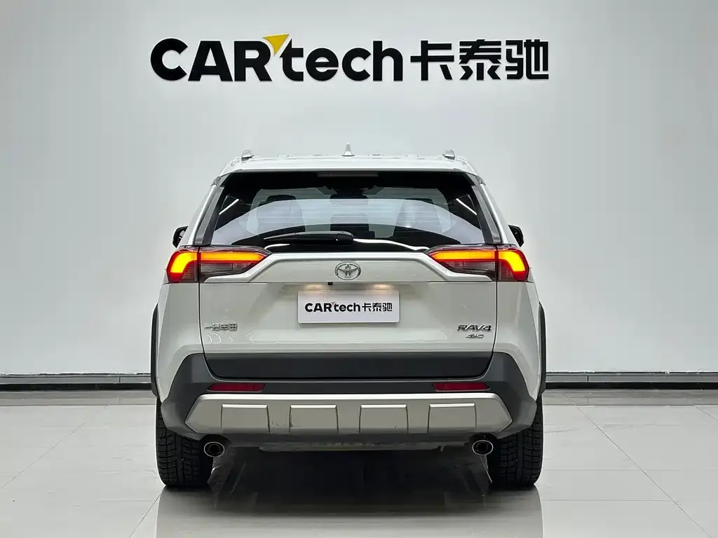 Toyota RAV4 — фото 2