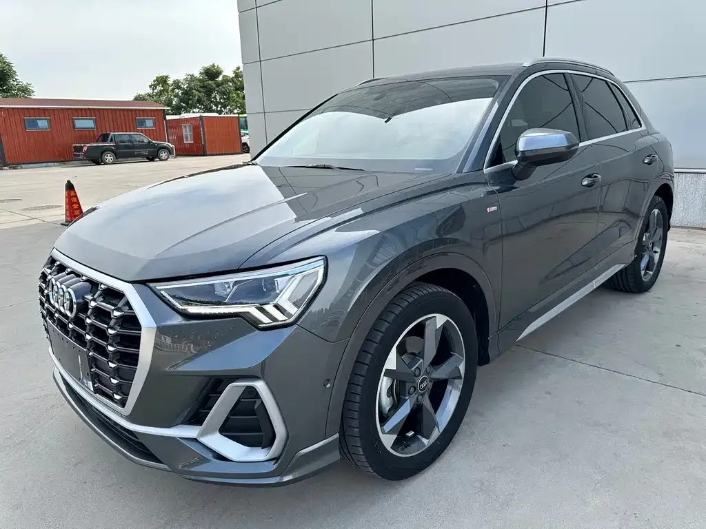 Audi Q3 — фото 1