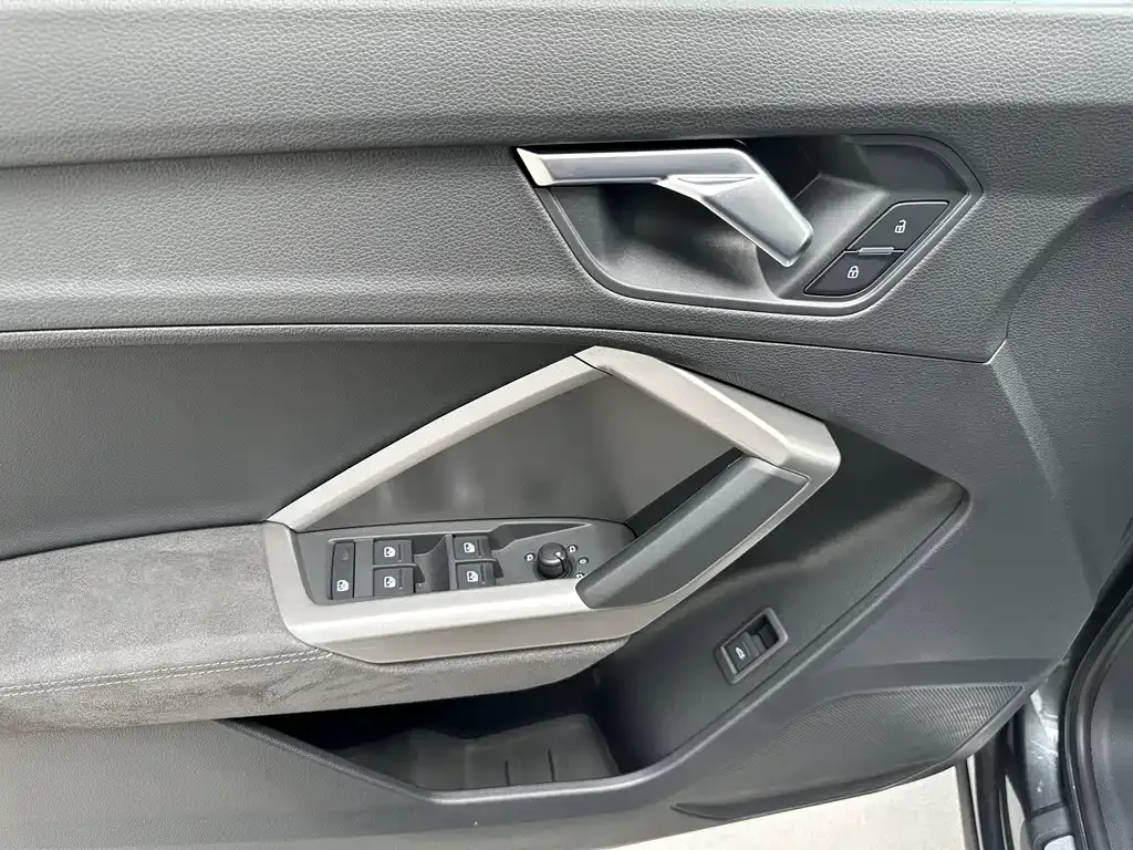 Audi Q3 — фото 10
