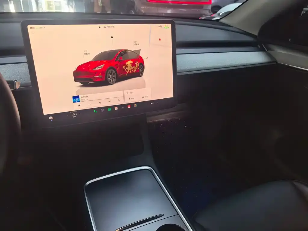 Tesla Model Y — фото 2