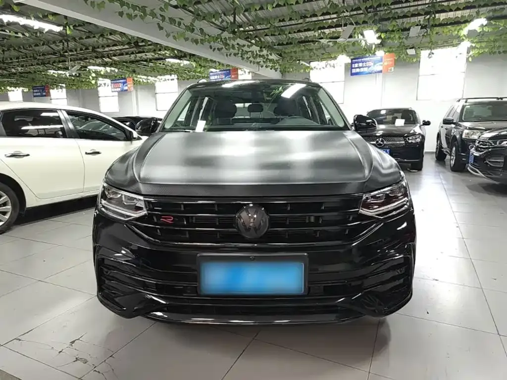 Volkswagen Tiguan L — фото 9