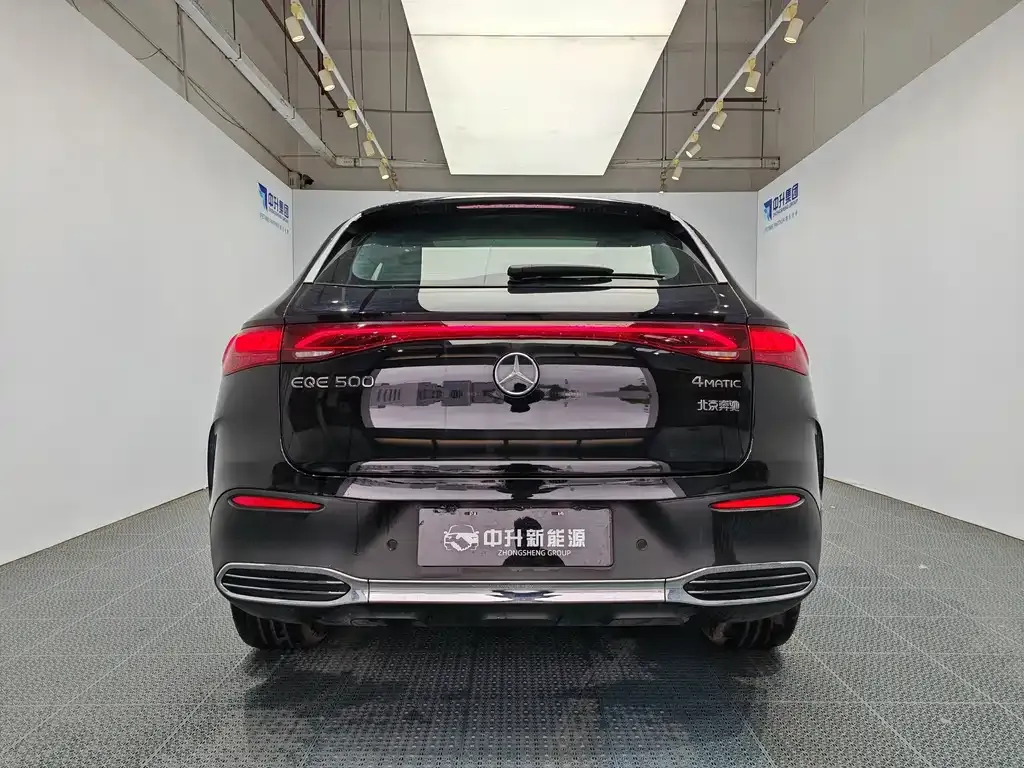 Mercedes-Benz EQE SUV — фото 3
