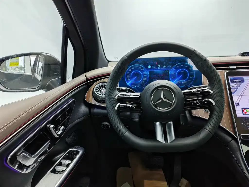 Mercedes-Benz EQE SUV — фото 4