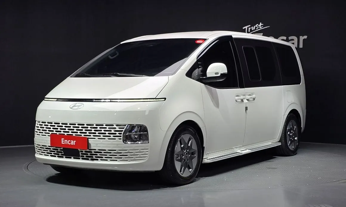 Hyundai Staria — фото 1