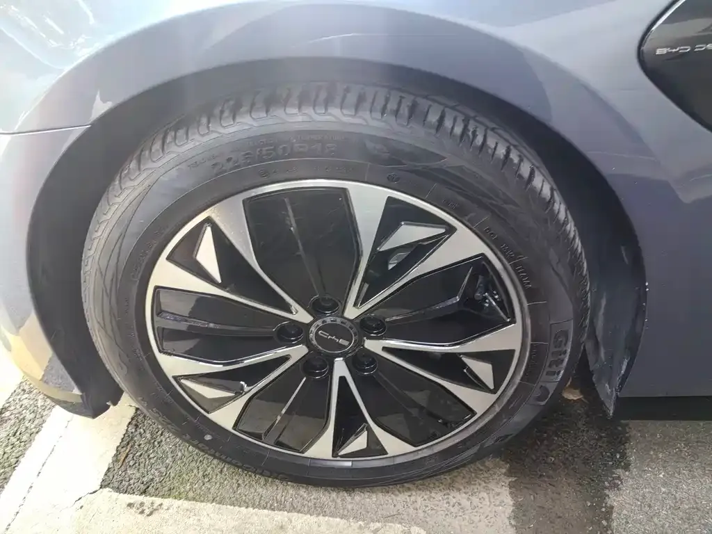 BYD Seal — фото 3