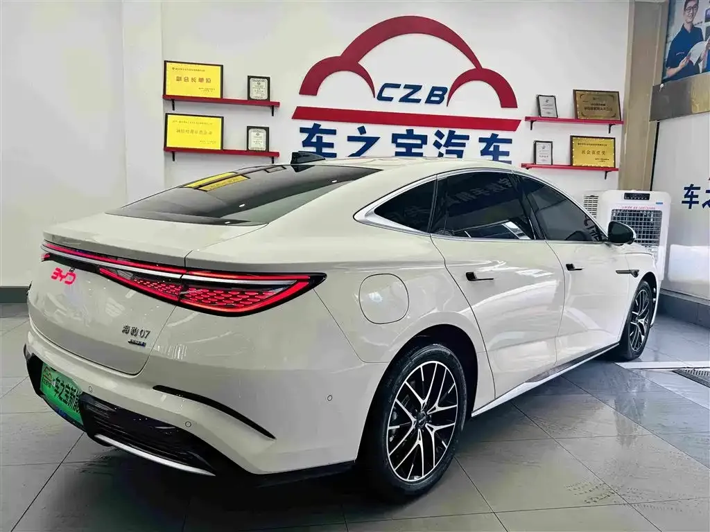BYD Seal 07 DM-i — фото 9