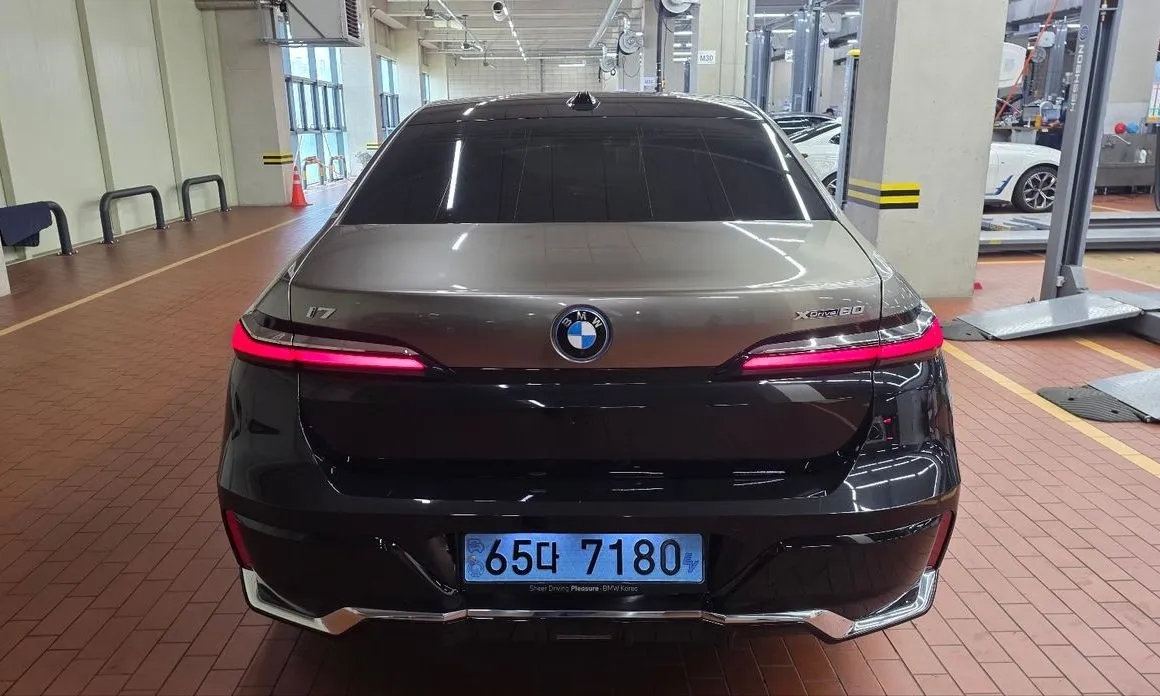 BMW i7 — фото 4