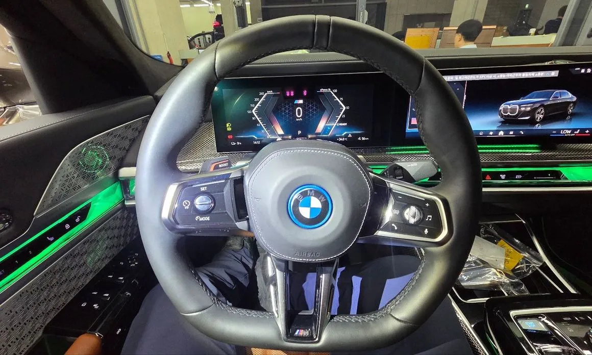 BMW i7 — фото 10