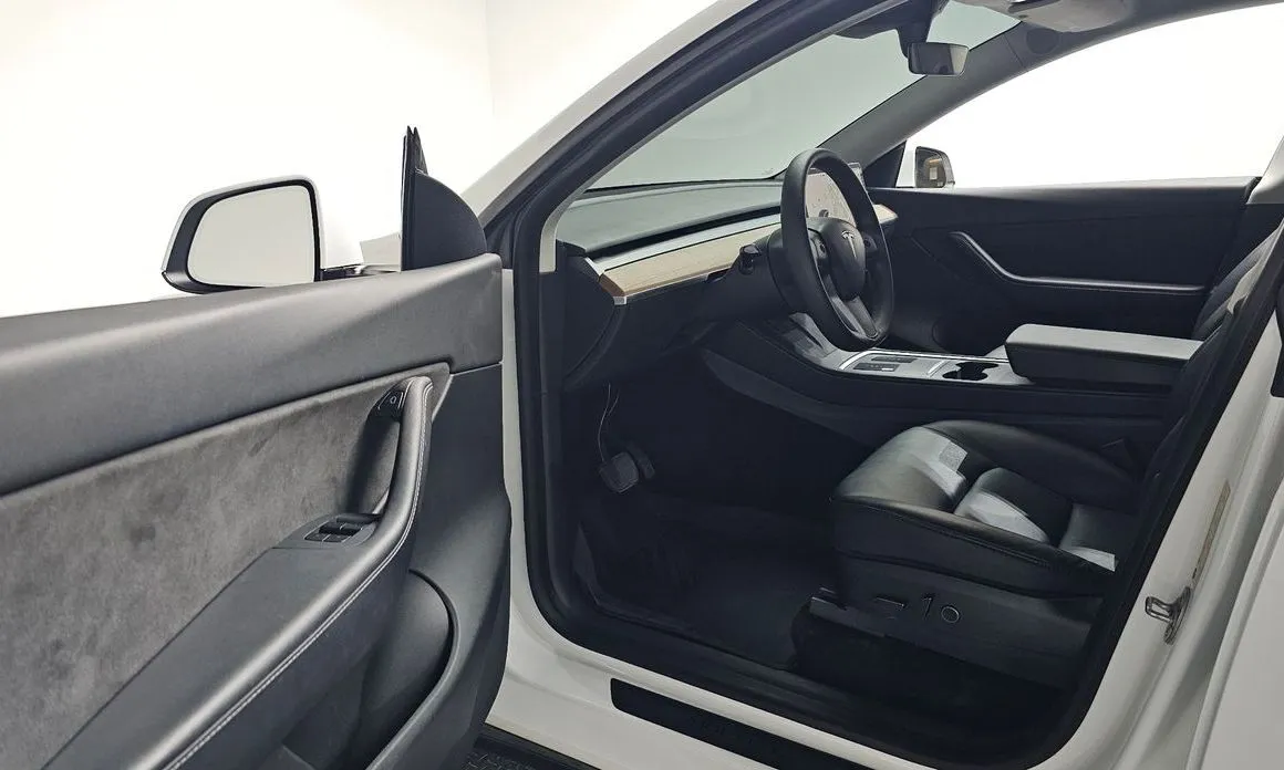 Tesla Model Y — фото 10