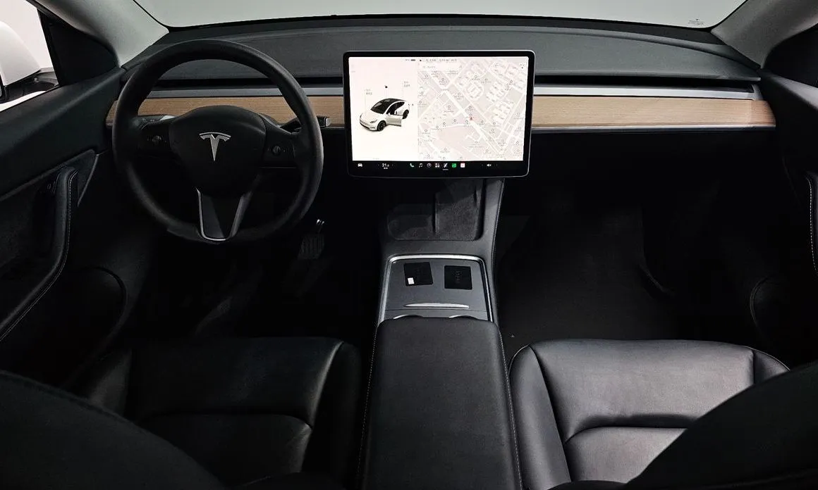 Tesla Model Y — фото 8
