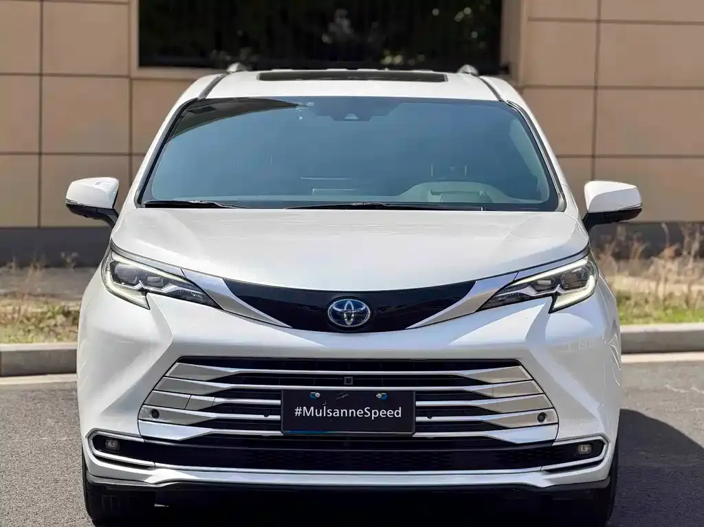 Toyota Sienna — фото 5