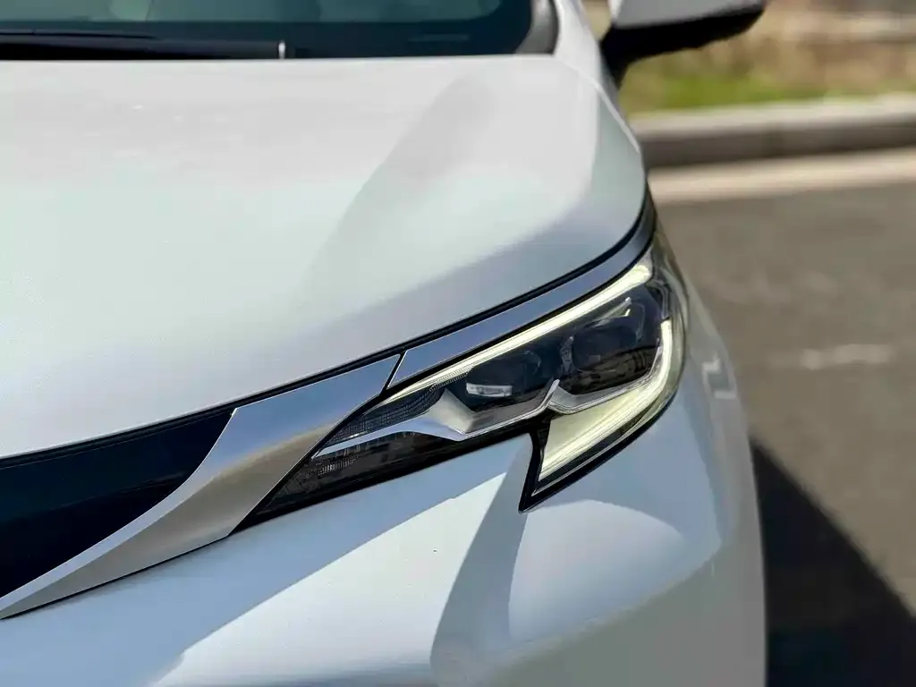 Toyota Sienna — фото 2