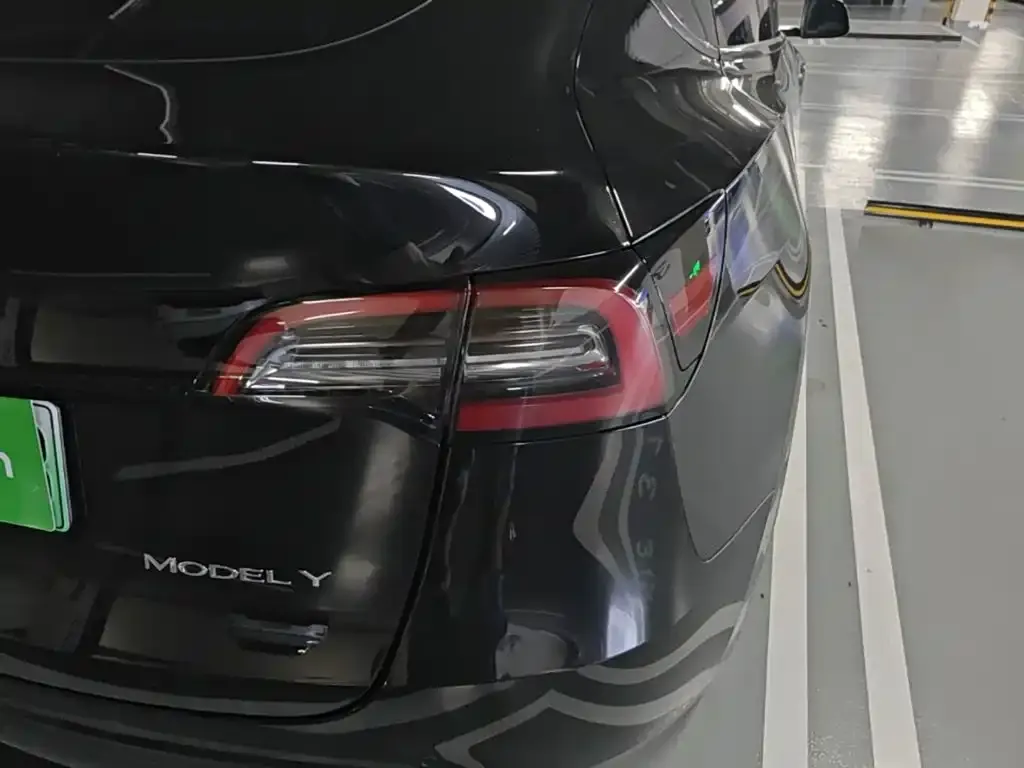 Tesla Model Y — фото 5
