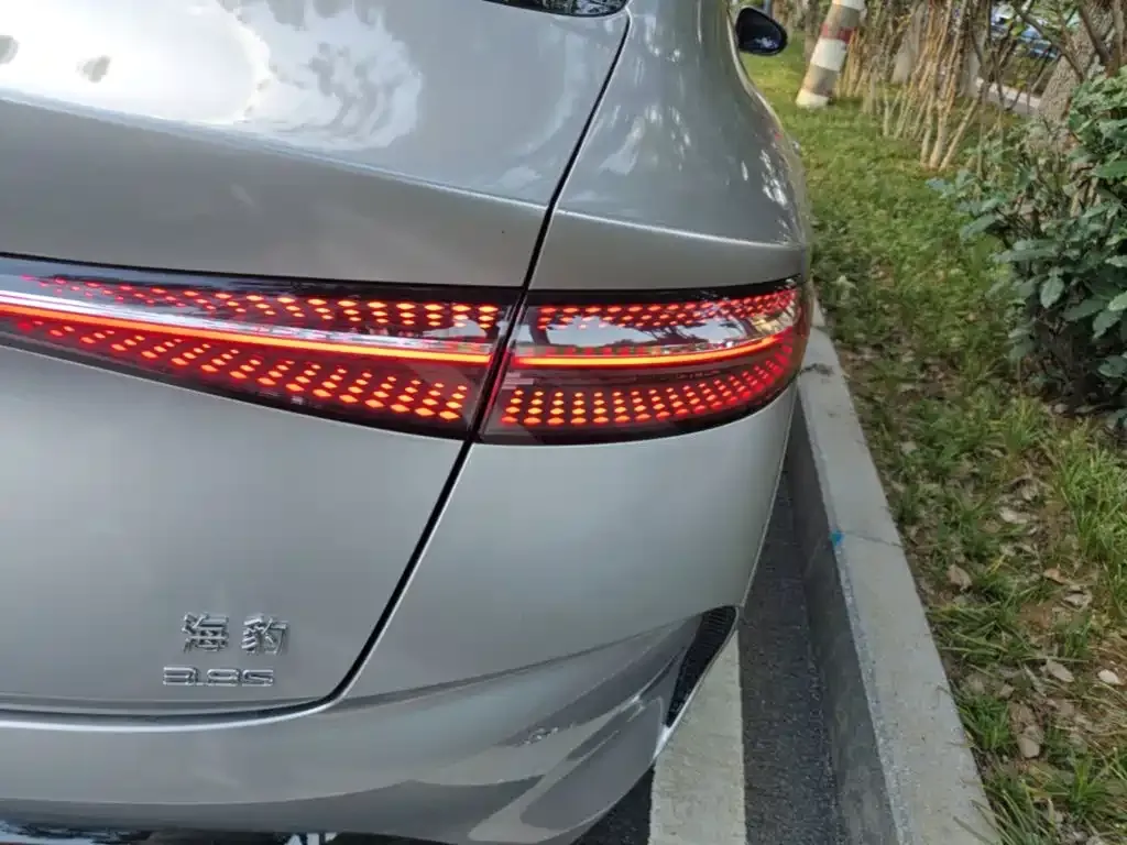 BYD Seal — фото 3