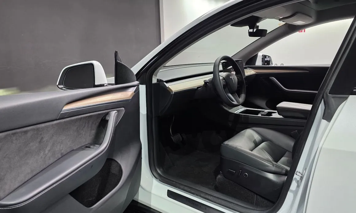Tesla Model Y 2023 из KR, фото 7