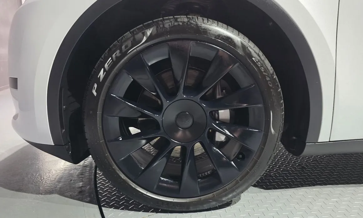 Tesla Model Y 2023 из KR, фото 9
