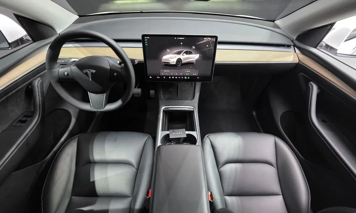 Tesla Model Y 2023 из KR, фото 6